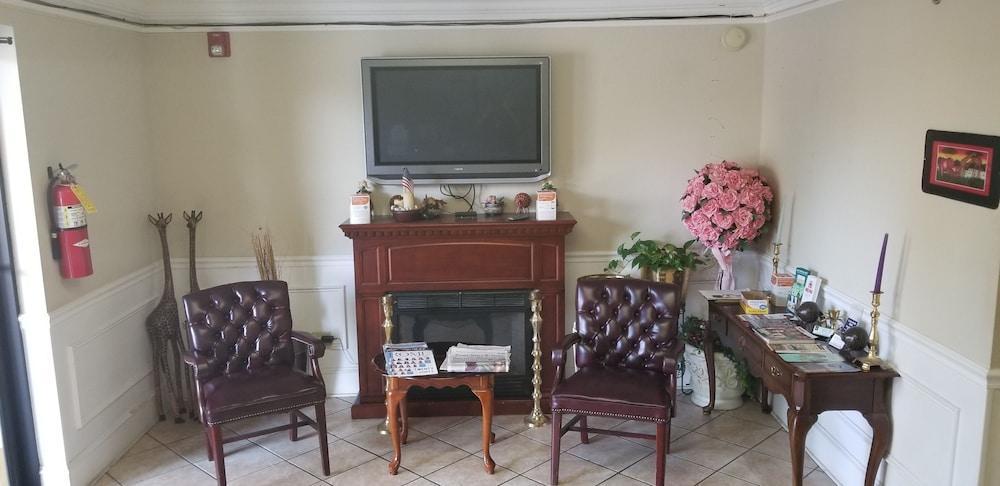 Oyo Hotel Rome Ga Historic District Bagian luar foto