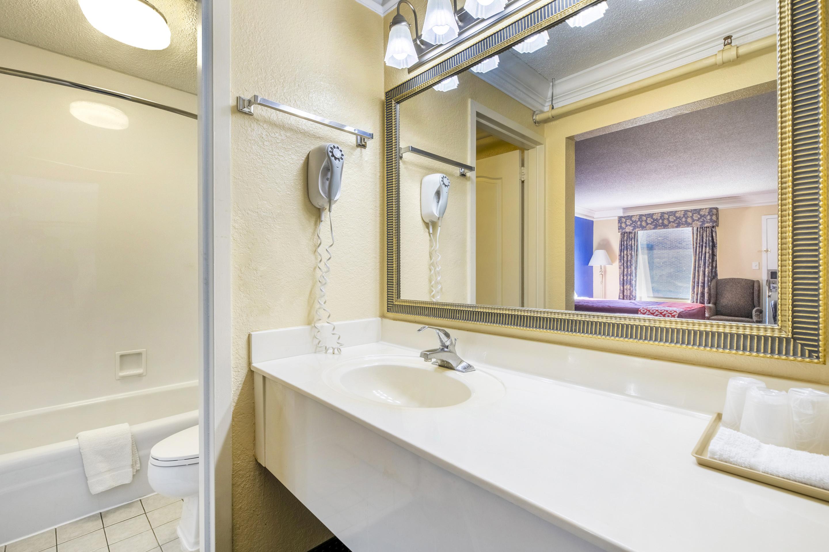Oyo Hotel Rome Ga Historic District Bagian luar foto