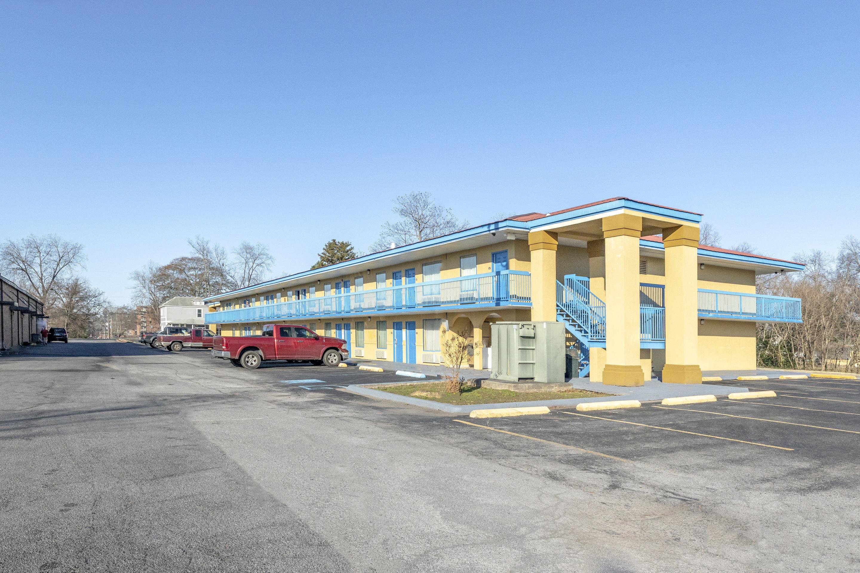 Oyo Hotel Rome Ga Historic District Bagian luar foto