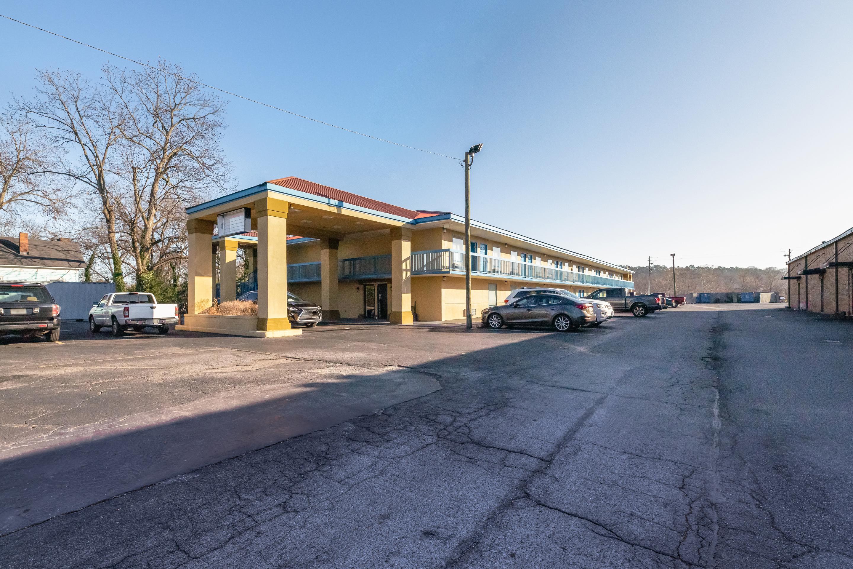 Oyo Hotel Rome Ga Historic District Bagian luar foto