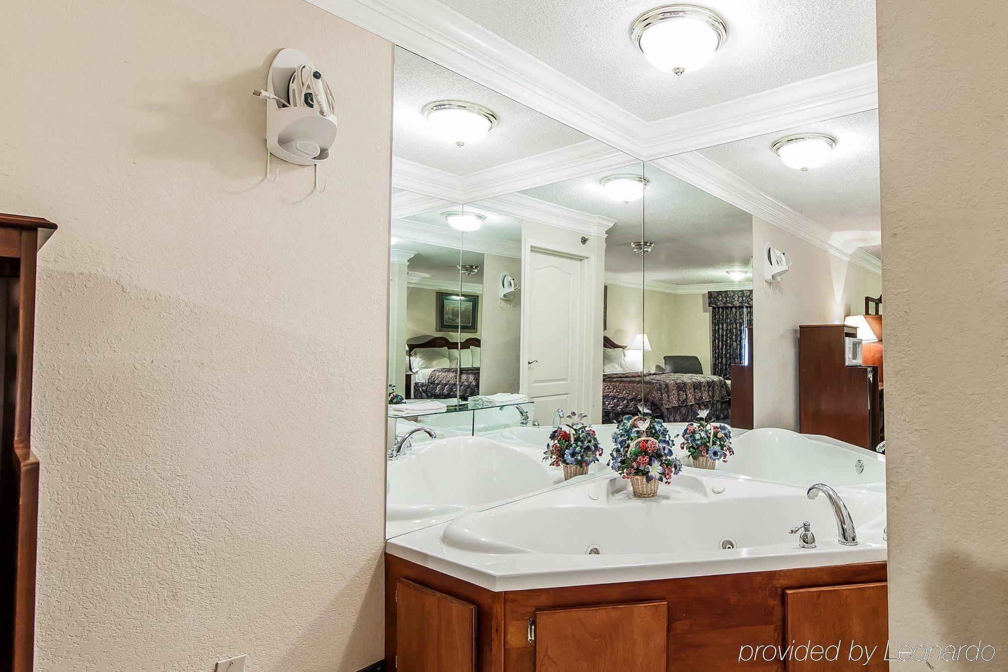 Oyo Hotel Rome Ga Historic District Bagian luar foto