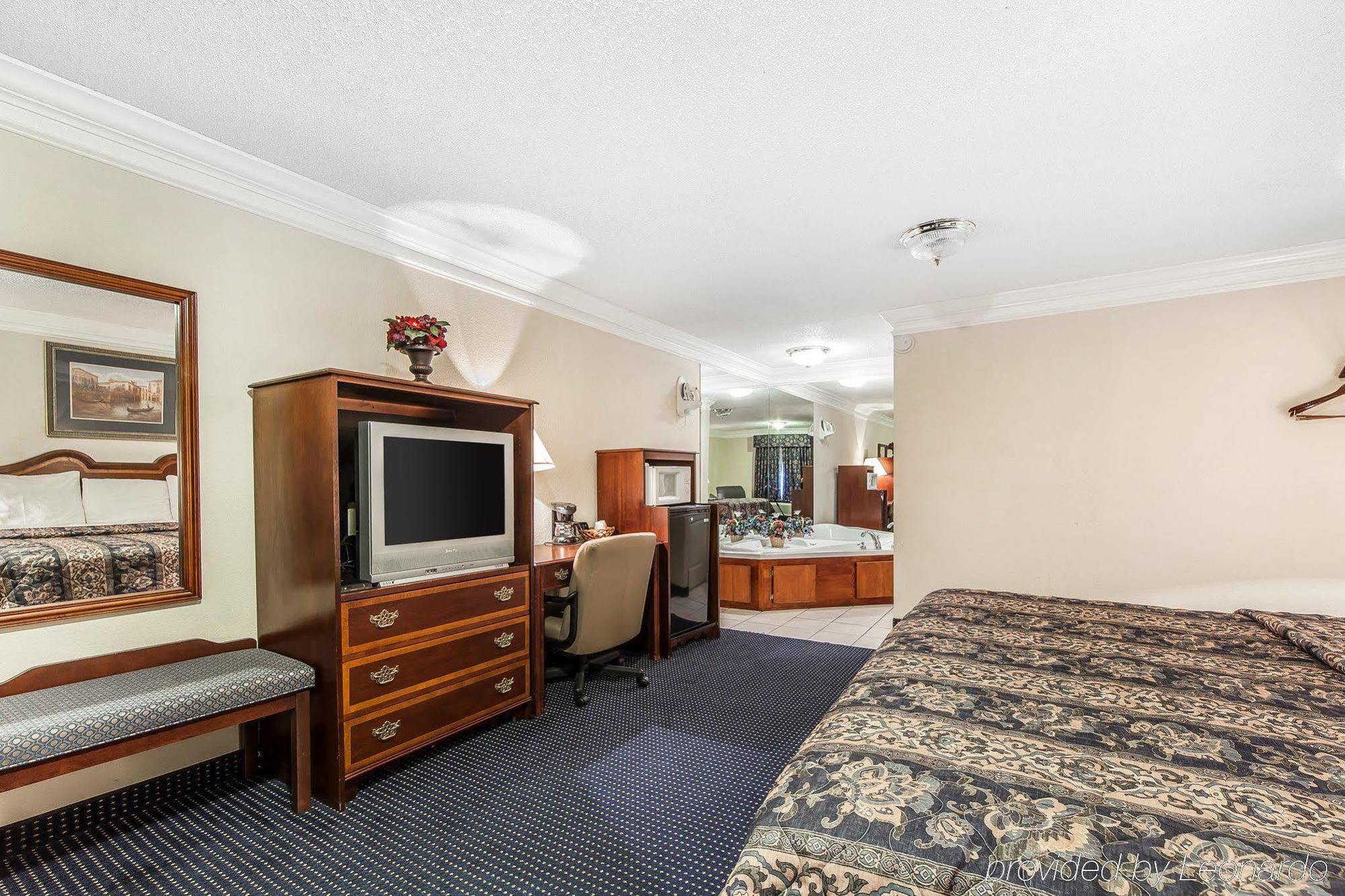 Oyo Hotel Rome Ga Historic District Bagian luar foto