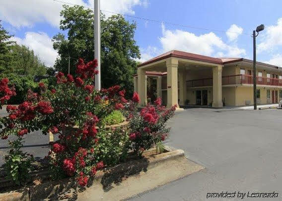 Oyo Hotel Rome Ga Historic District Bagian luar foto