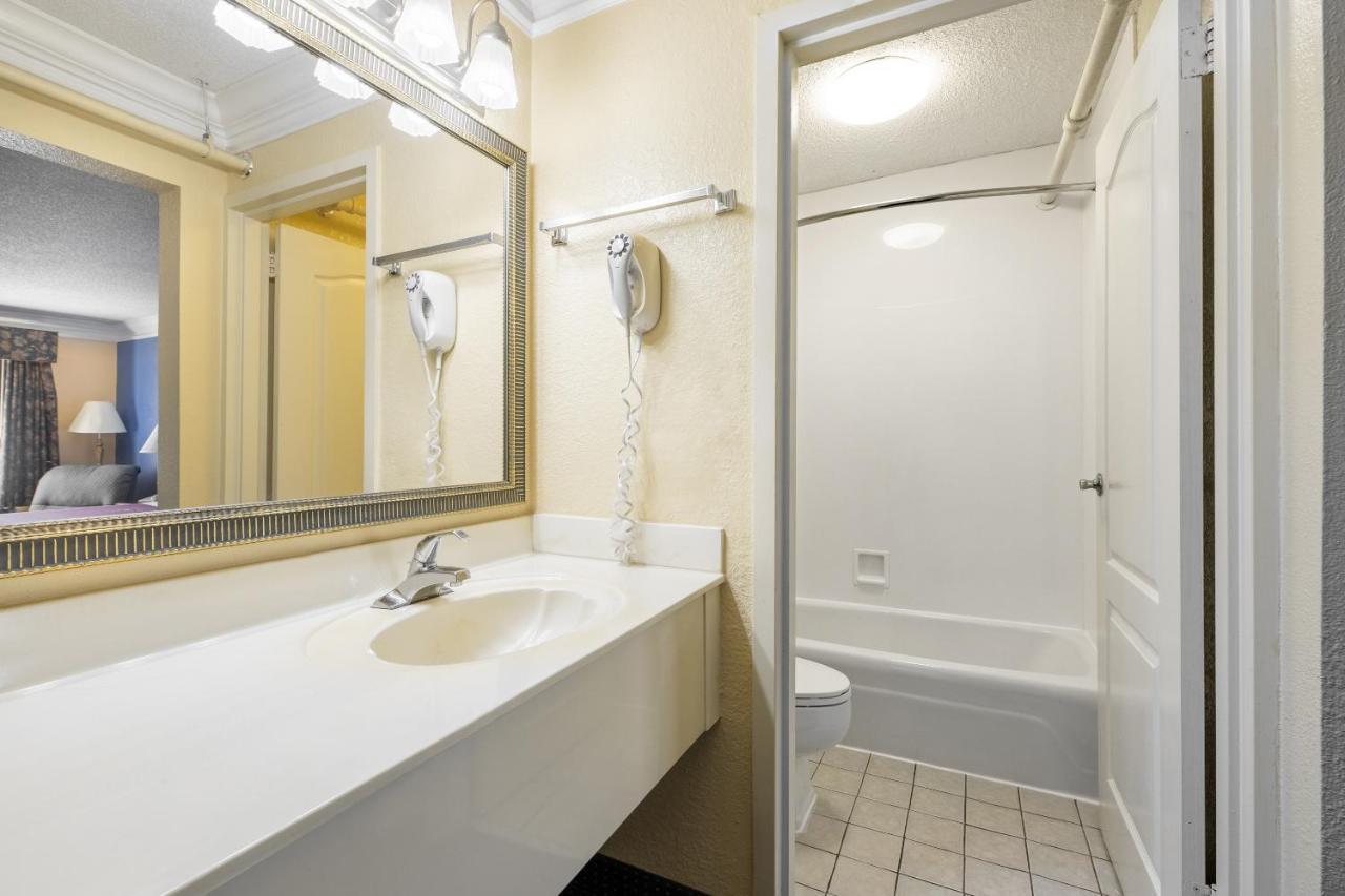 Oyo Hotel Rome Ga Historic District Bagian luar foto