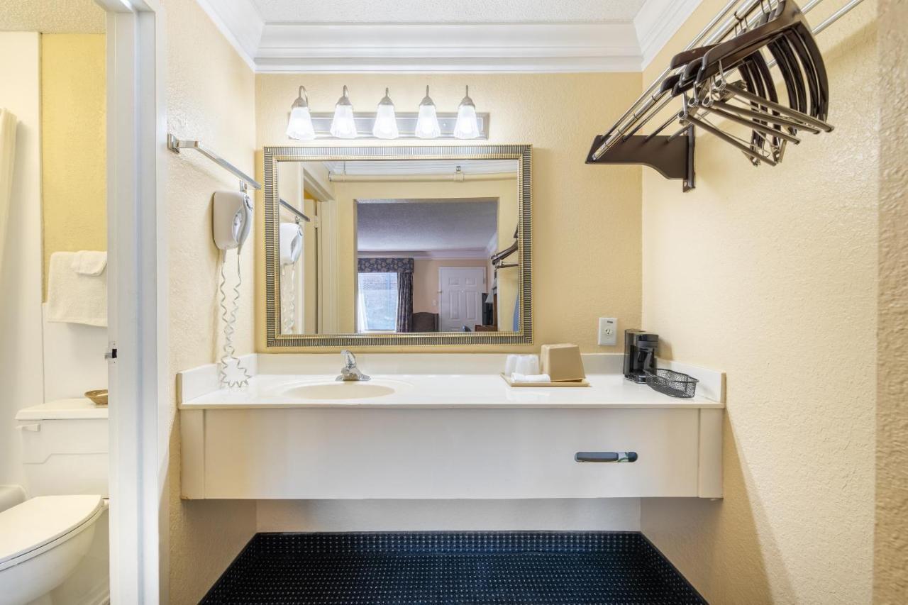 Oyo Hotel Rome Ga Historic District Bagian luar foto